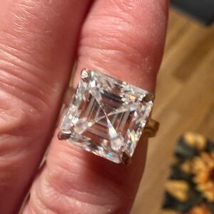 Certified Asscher cut 5.40 carat diamond 14kt white gold VS1